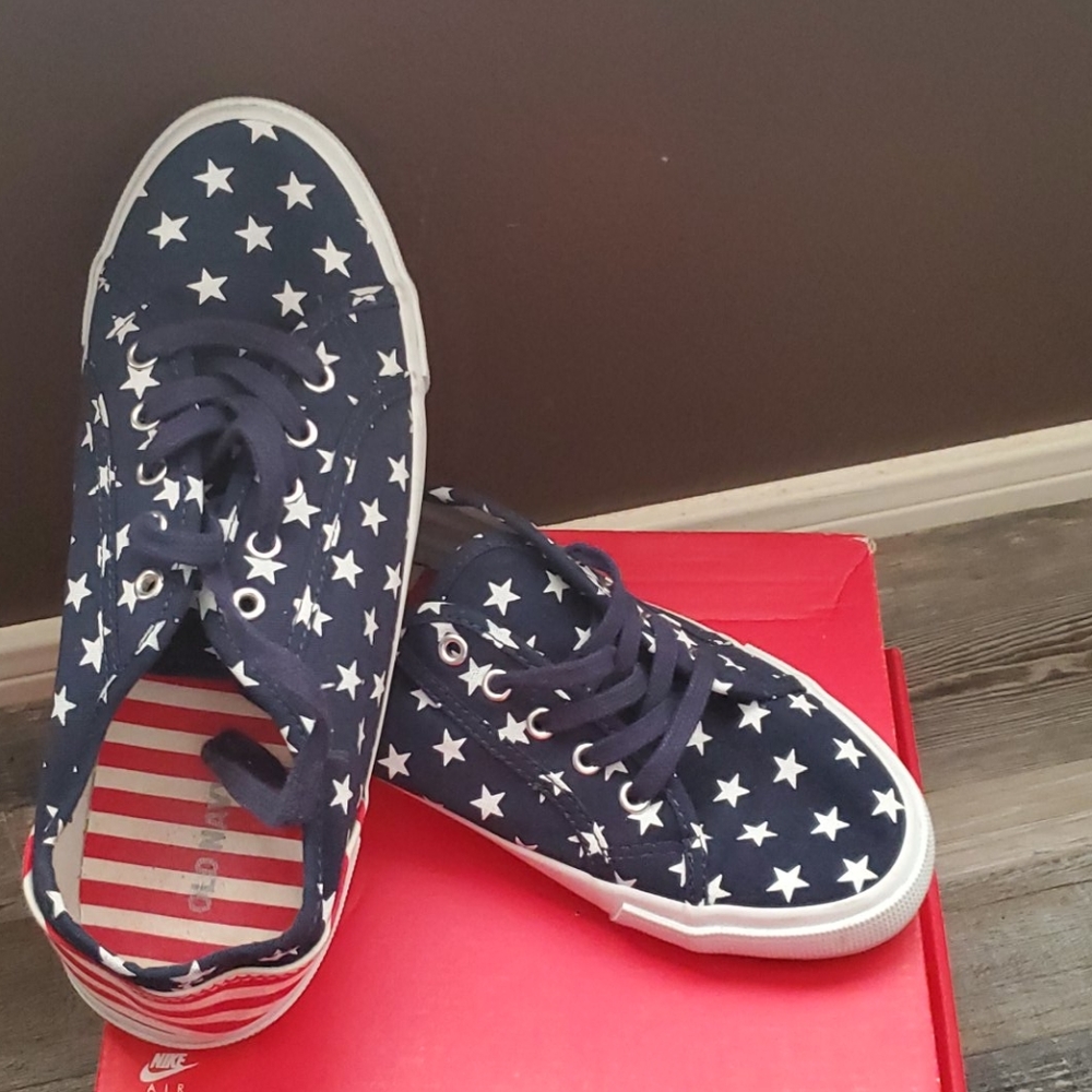 Tennis shoes ‼️SOLD‼️